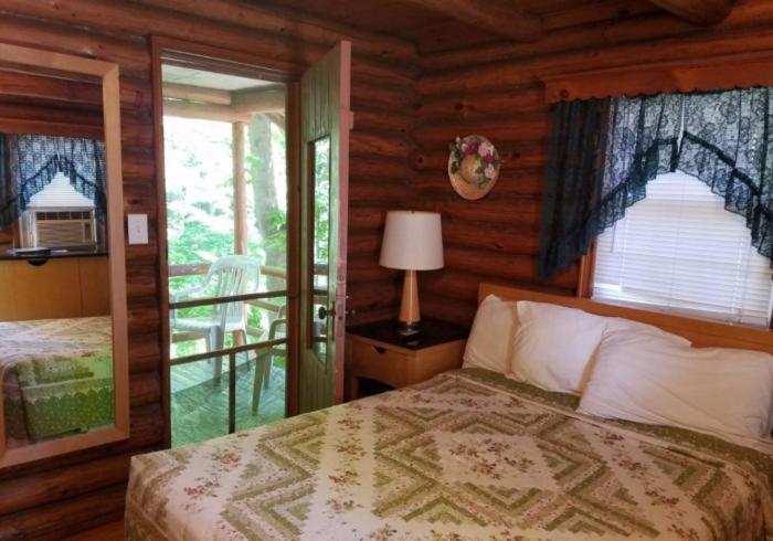 Seven Dwarfs & Cabins