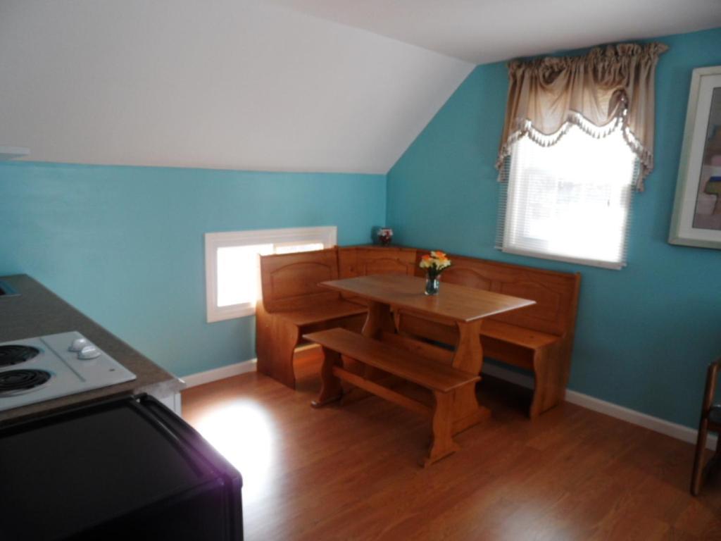Seven Dwarfs & Cabins Lodge Lake George