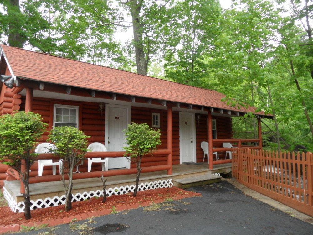 Seven Dwarfs & Cabins Lodge Lake George