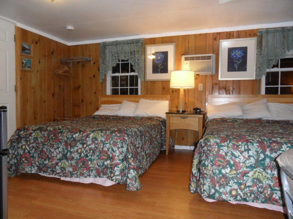Seven Dwarfs & Cabins Lodge Lake George