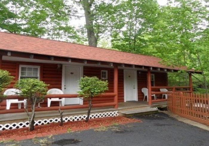 Seven Dwarfs & Cabins * Lake George