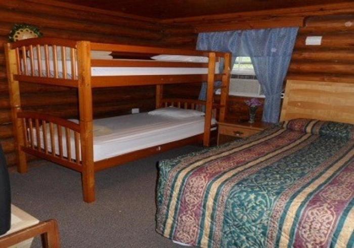 Seven Dwarfs & Cabins * Lake George