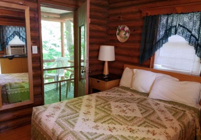 Seven Dwarfs & Cabins * Lake George