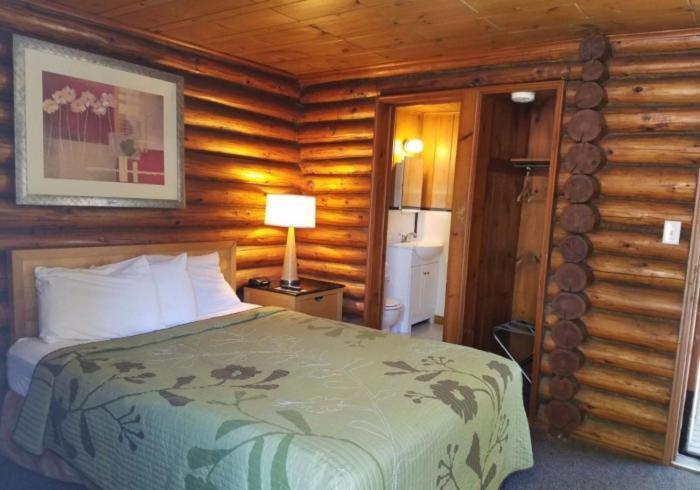 Seven Dwarfs & Cabins Lake George
