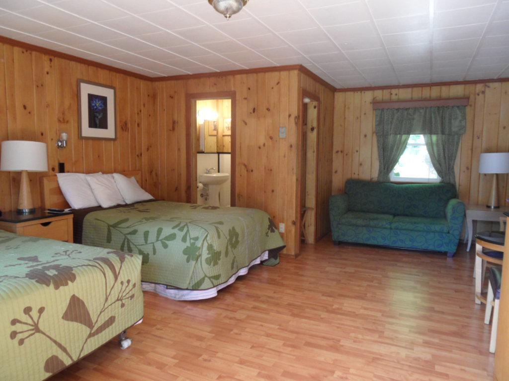 Seven Dwarfs & Cabins Lake George