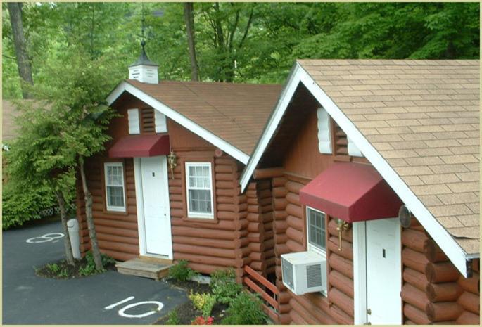 Seven Dwarfs & Cabins * Lake George