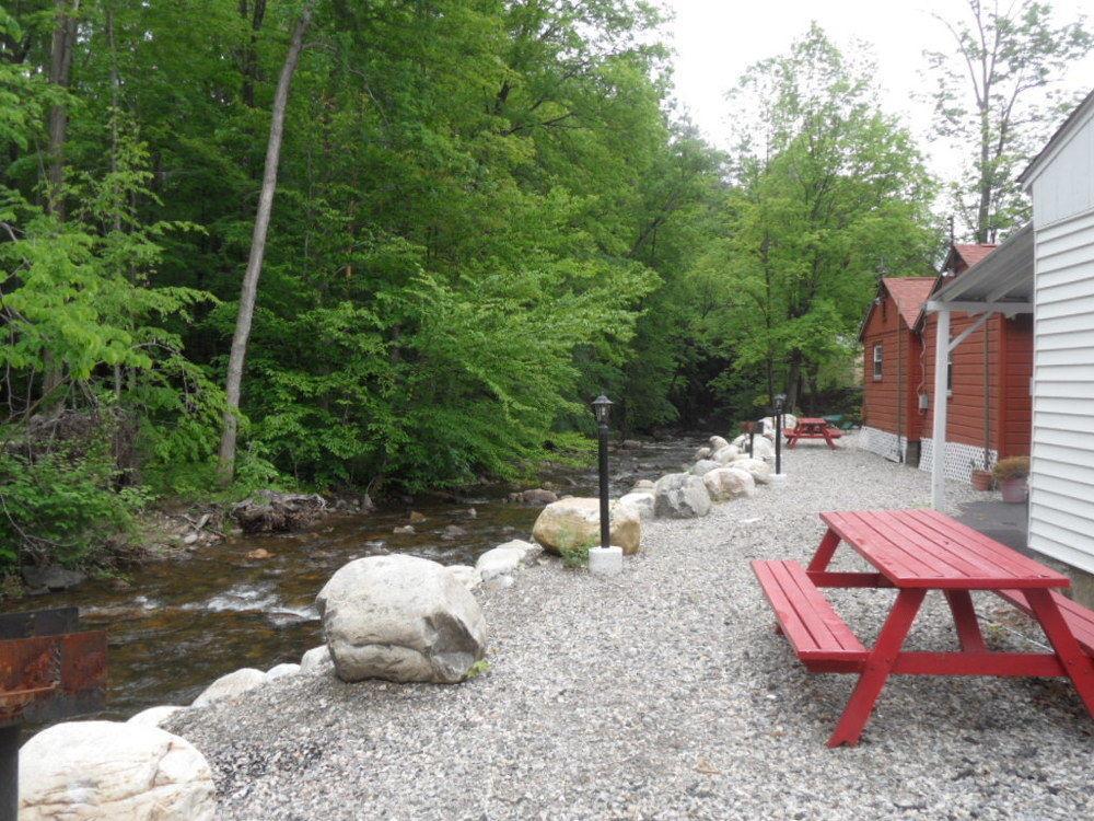 Seven Dwarfs & Cabins * Lake George